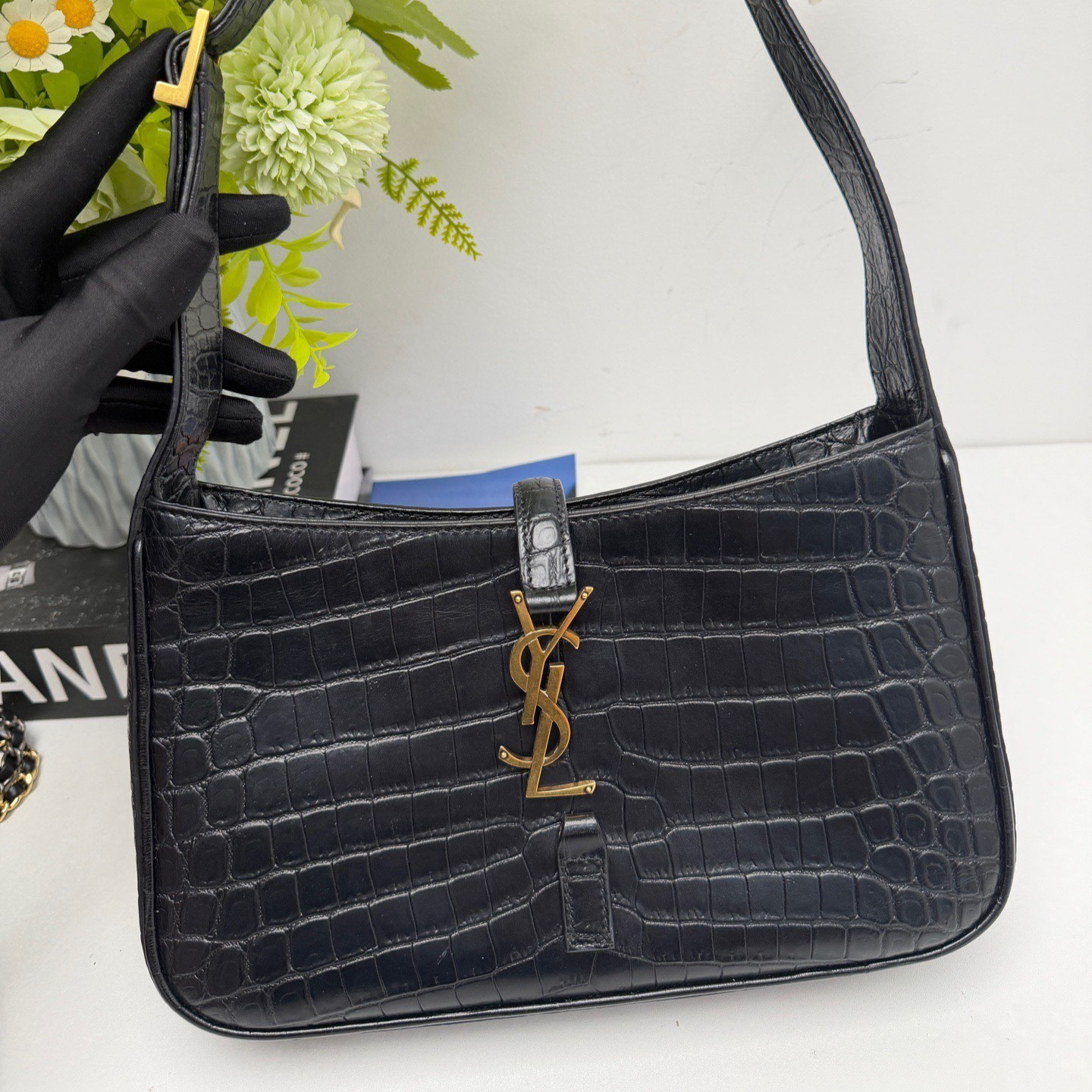 Saint Laurent Le 5 À 7 Bag