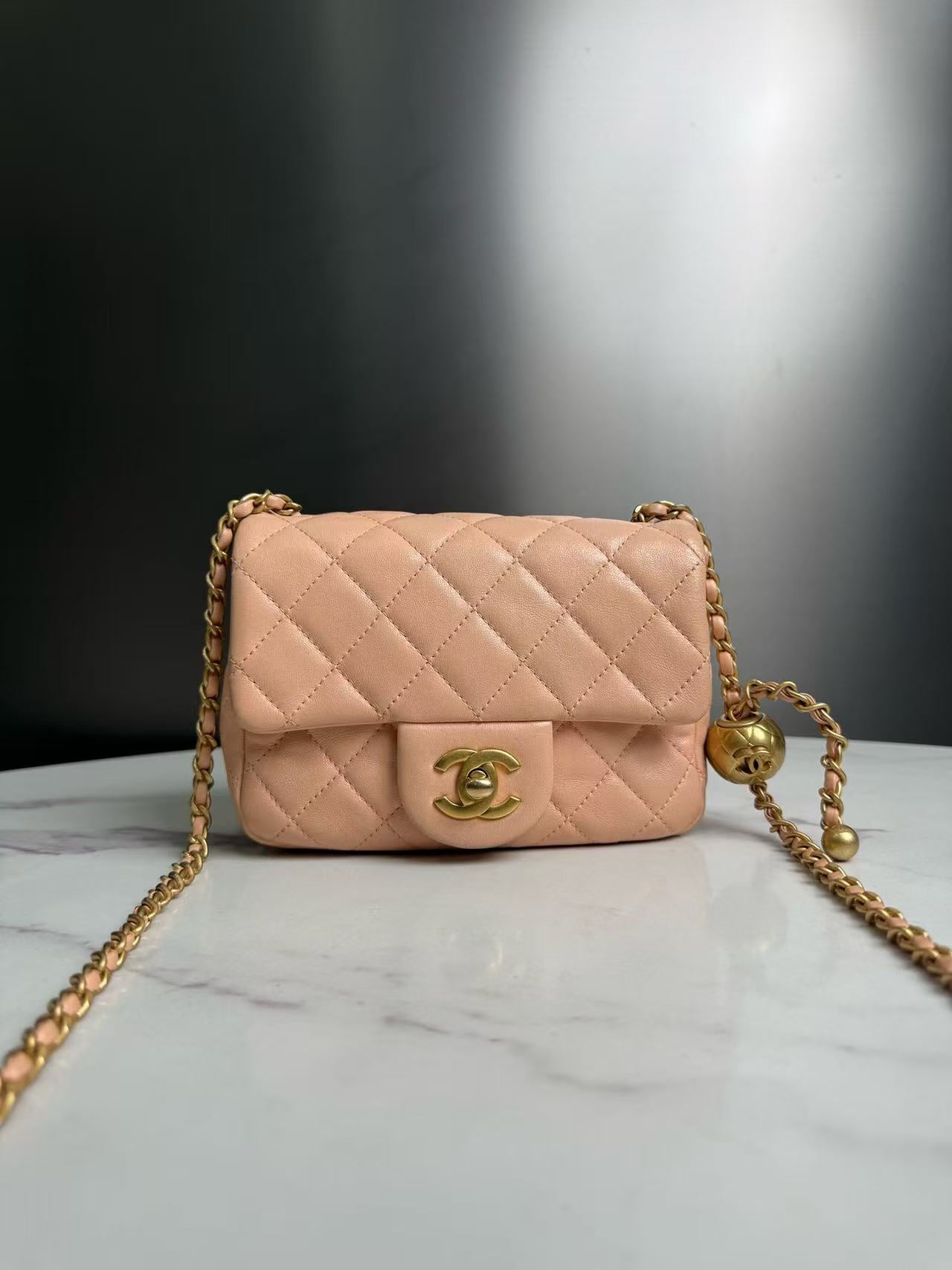 Chanel Classic Flap CF 22C Small Gold Ball Square Flap Bag Pink Lambskin Chip Version Size 17×7.5×12cm