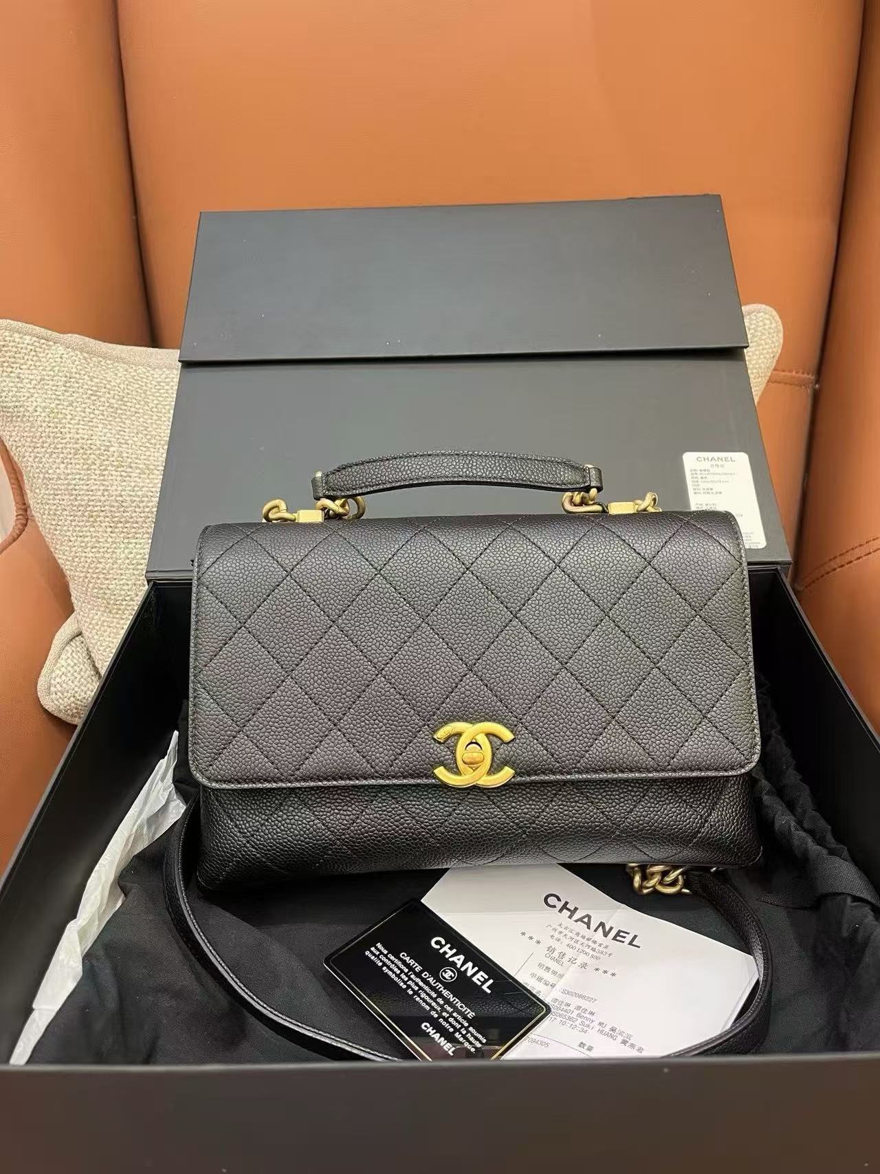 Chanel Chic Affinity Messenger Bag Black Caviar Leather with Gold Hardware 27 Series with Card Size 25×17cm