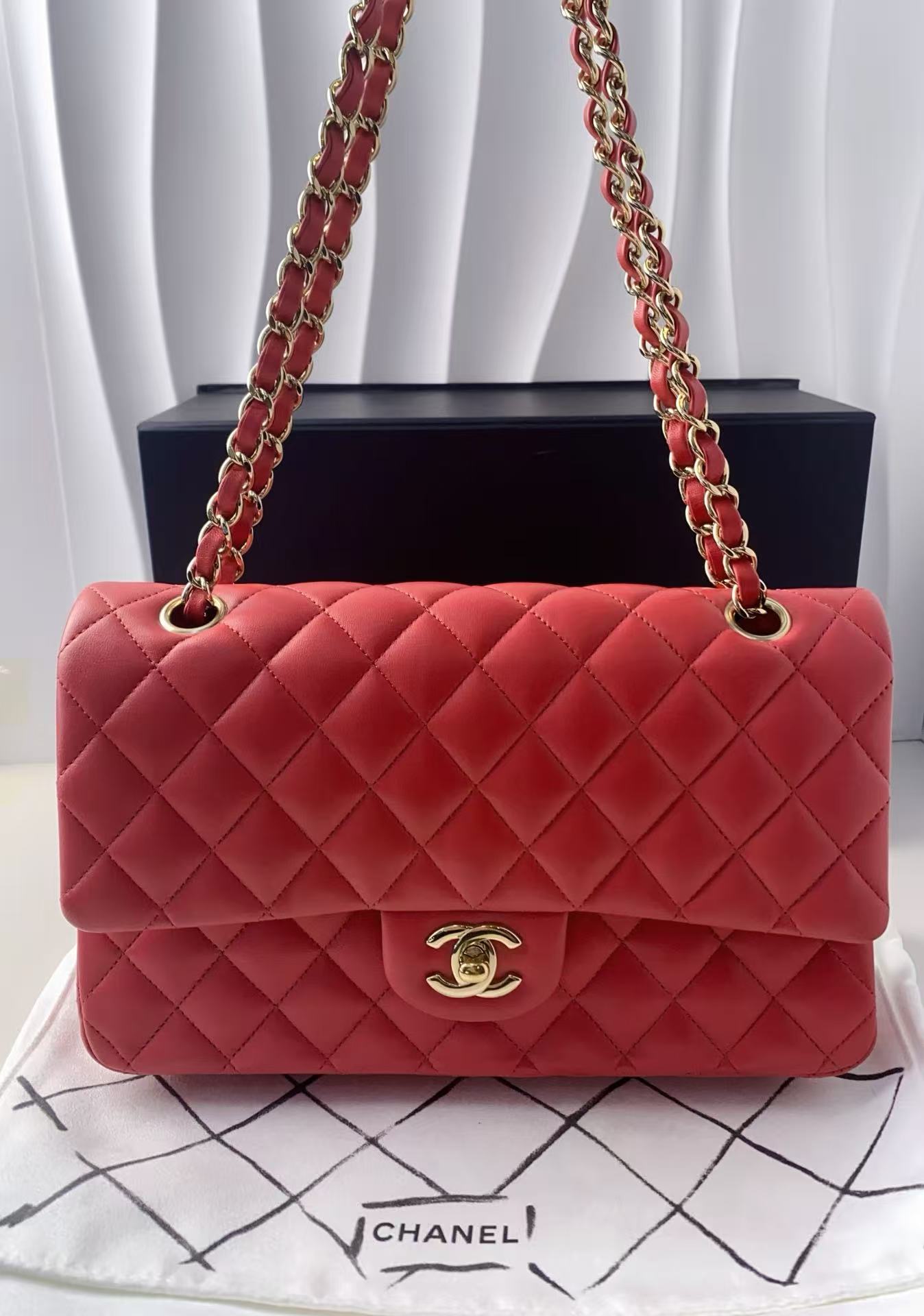 Chanel Classic Flap CF Medium Red Lambskin with Gold Hardware 25 Series Full Set Pre-Owned Size 25.5×6.5×15.5cm