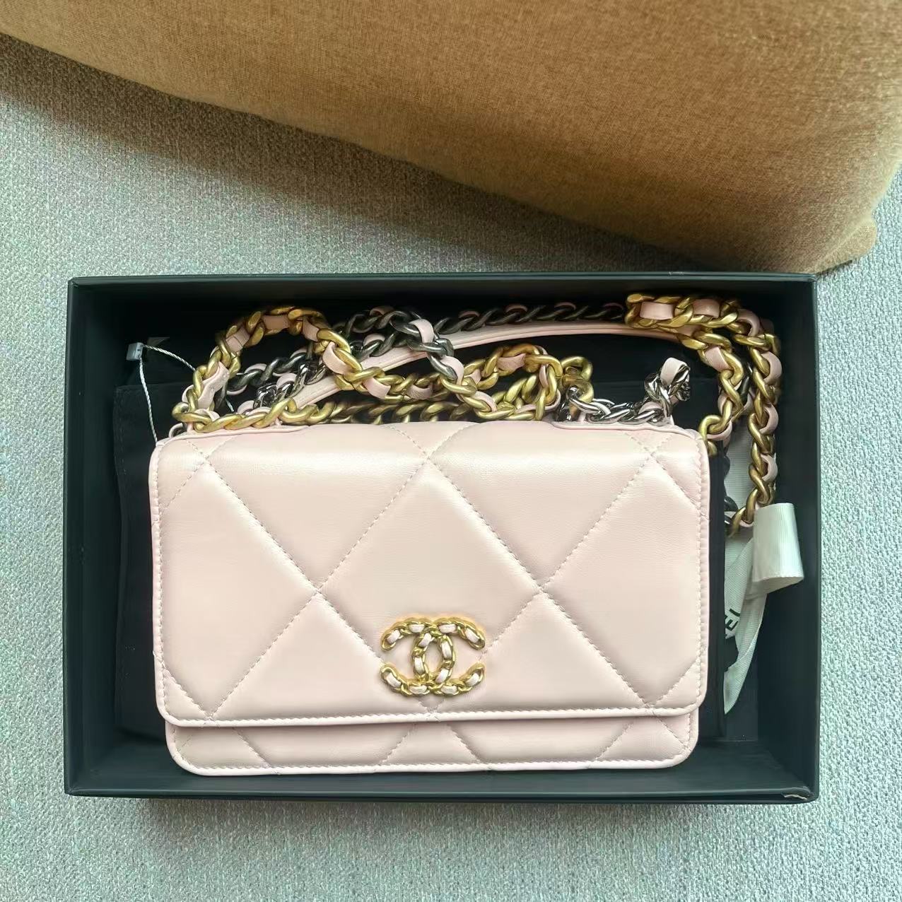 Chanel 19 WOC Wallet On Chain Light Pink Chip Version