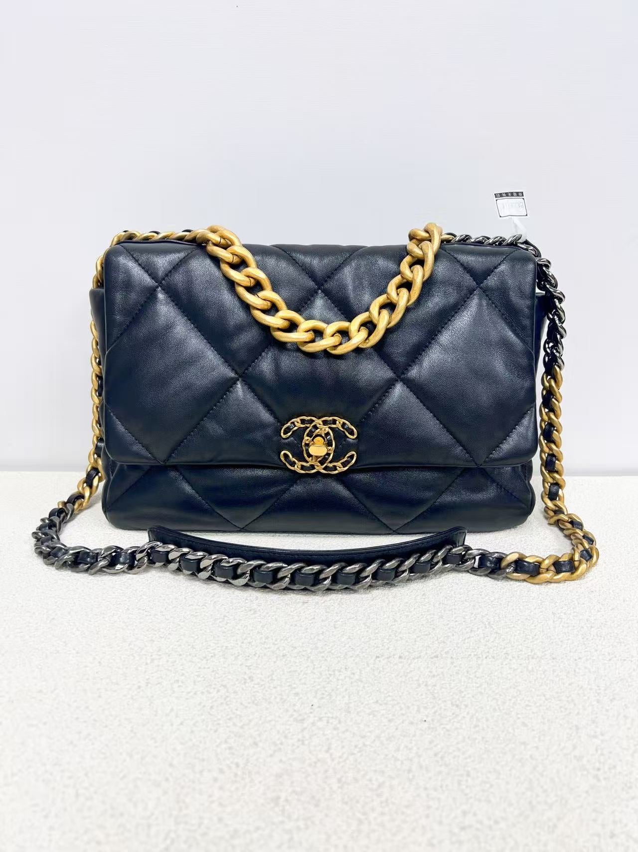 Chanel 19 Medium Bag Black Lambskin with Gold Hardware Chip Version 2022