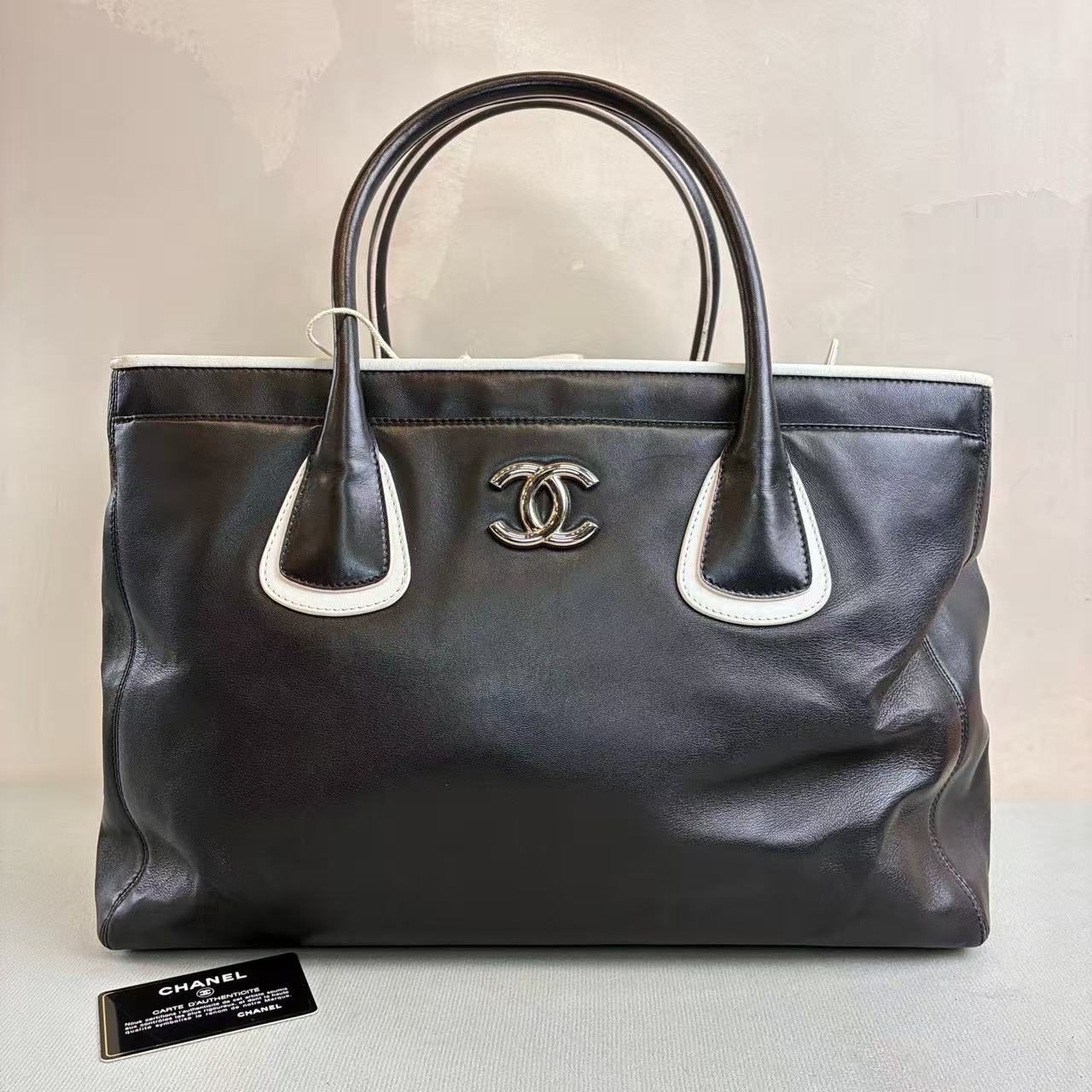 Chanel Cerf Tote Bag Panda Black & White Color Block 12 Series Size 40×29.5cm