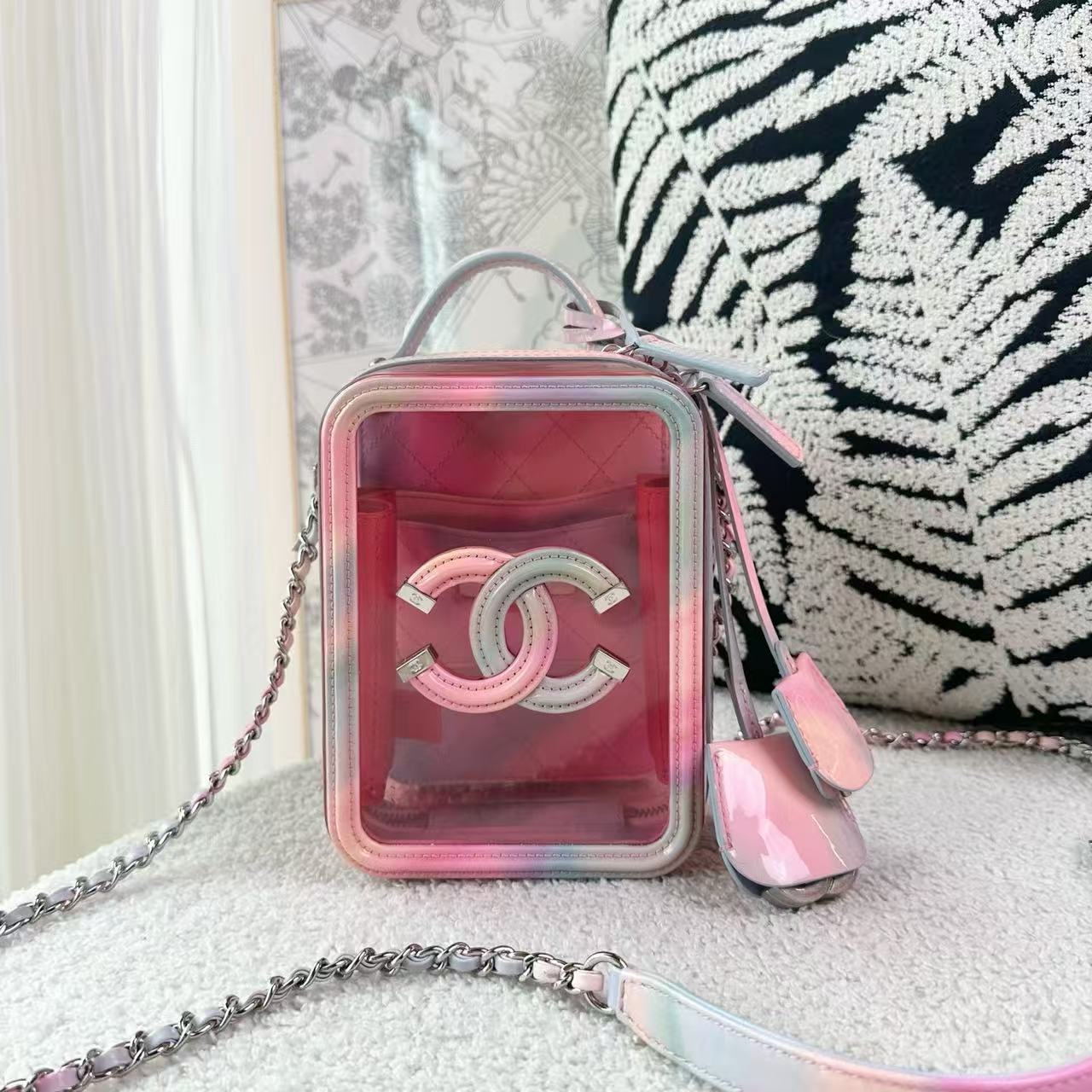 Chanel Limited Edition Transparent Rainbow Jelly Box Bag Phone Bag Iridescent Gradient Color 29 Series Size 17×13cm