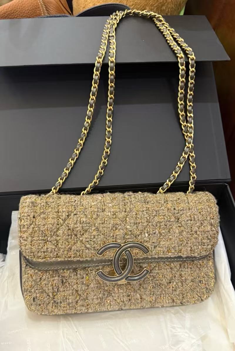 Chanel Limited Edition Grey Tweed Chain Shoulder Bag with Gold Hardware 28 Series No Card