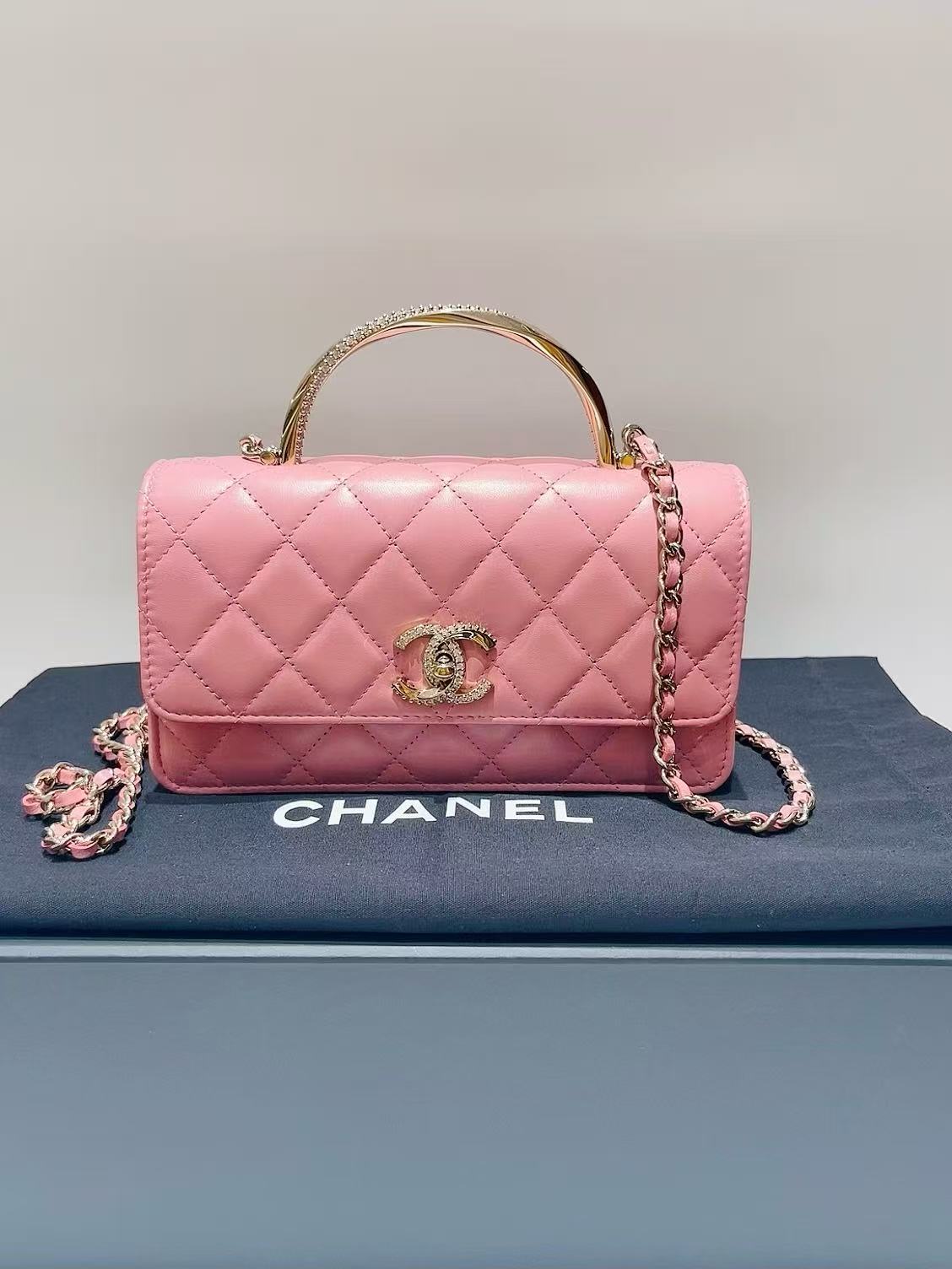 Chanel 24K Accordion Bag with Crystal Handle & Chain Strap Pink Size 19×10cm
