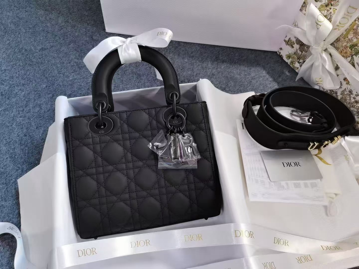 Dior Lady Dior Four-Compartment Matte Black with Letter Badge Strap New Barcode Card Full Set