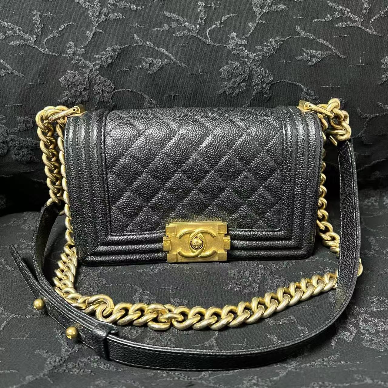 Chanel Le Boy Small Black Caviar Leather with Gold Hardware 23 Series Size 20×12cm