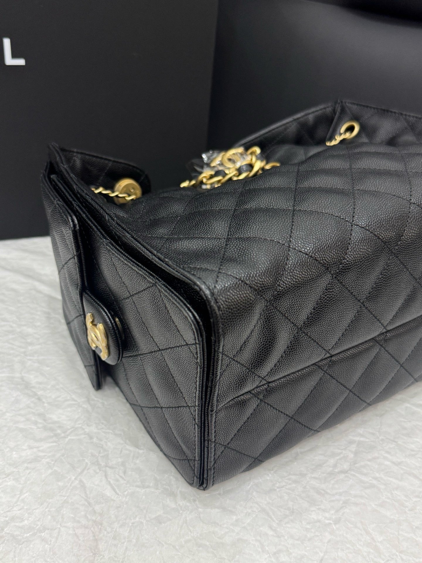 Chanel black gold lychee cow 25bag small size