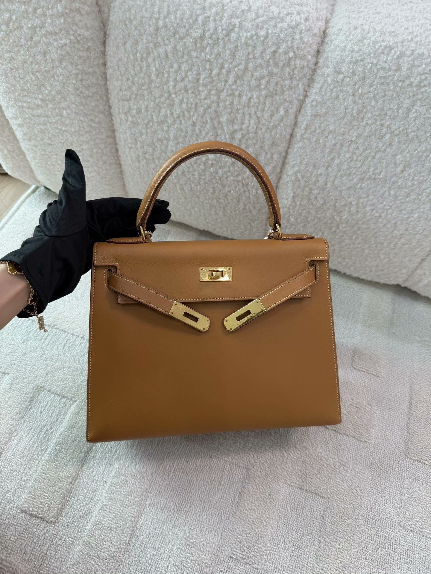 Hermès kelly 28 gold brown saddle with unmarked steel stamp