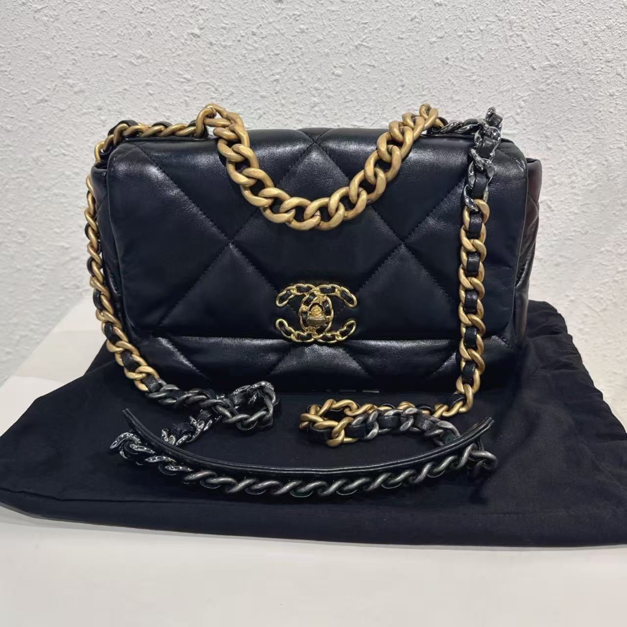 Chanel 19 Small Bag Chip Version Size 16×26×9cm